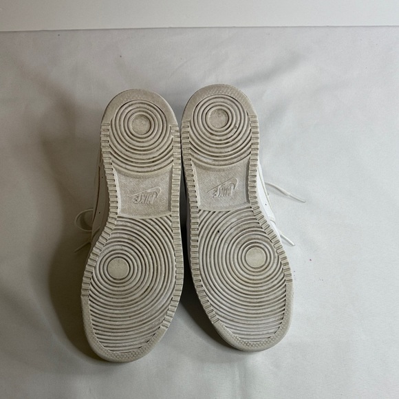 Nike White Women's Sneakers - Picture 7 of 7